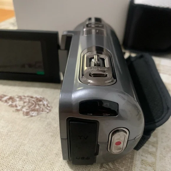 DIGITAL VIDEO CAMERA - Picture 2 of 10